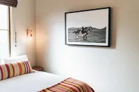 Buena Casita: A Hip, High Desert Escape! : STR-20