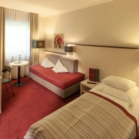 Bergers Airporthotel Memmingen Отели рядом с достопримечательностью «Станция Memmingen »