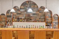 Cavos Bay Hotel & Studios - bar