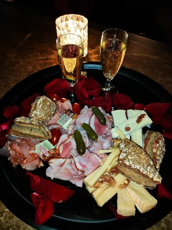 Hôtel la Réserve Отели рядом с достопримечательностью «Chalet du Lac»