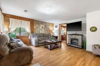 The Cozy Cottage Getaway Hotels in Swan Township