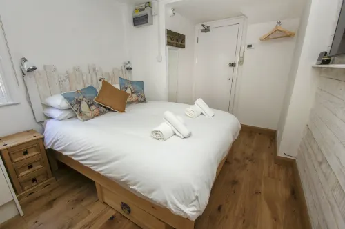 Brunswick Garden Studio - Patio - by Brighton Holiday Lets