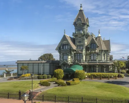 Pinc Lady Mansion Hotels in Eureka