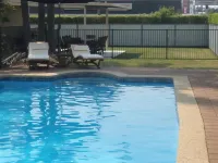 Caravilla Motor Inn - Pools