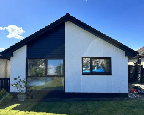 Sleeps7-Parking-Garden-Patio Hotels in Johnstone