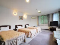 เพนชั่นเซาว์คลาส โรงแรมใกล้สถานีอะซาริ