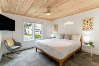Grey Oak by AvantStay Coastal Charm Near Beach Golf