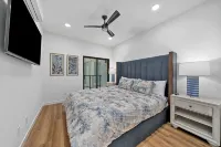 Rooftop Home with Ocean View & Private Parking