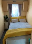 Serenity Place Caravan 2 Double Beds with Varanda Hotels near Rosedale