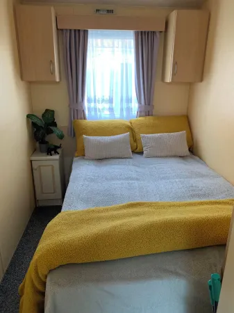 2-Bed Caravan - Sleeps 6 - Parking & Veranda Отели рядом с достопримечательностью «Батлинс Фэмили Энтертейнмент Резорт»