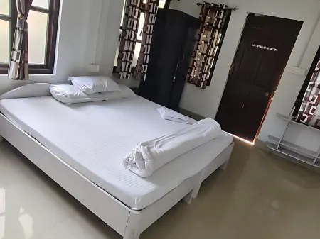 Kinglayang Homestay Отели в г. Чалза Махабари