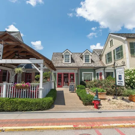 Howard's Creek Inn