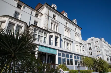 The Marine Hotel Отели рядом с достопримечательностью «Mostyn Street»