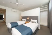 Mawson Lakes Hotel - С баром
