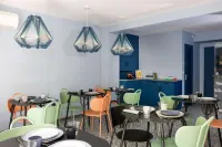 Un Hôtel En Ville - Beach