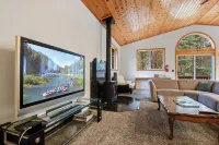 Truckee Pines Retreat Game Room & Forest Views