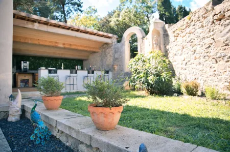 Le Château de La Seigne près de Carcassonne Отели рядом с достопримечательностью «Castle Auzias»