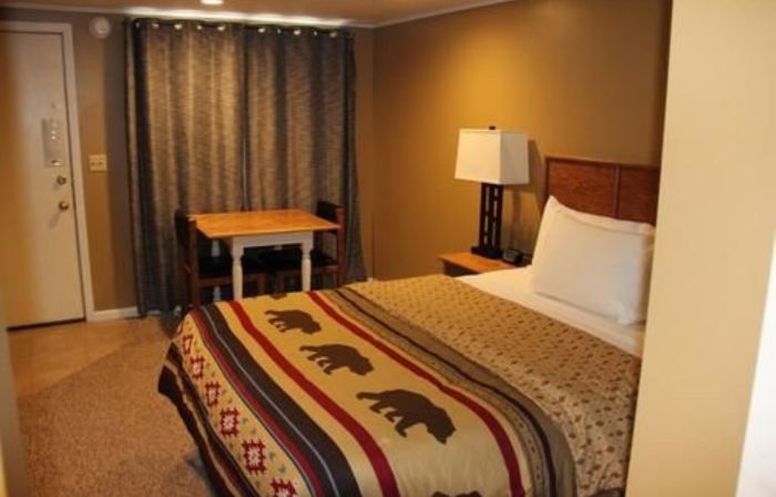 Lakeshor Motor Inn