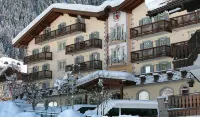 Albergo alla Rosa - B&B Hotel in zona Funivia Sass Pordoi - Stazione a valle