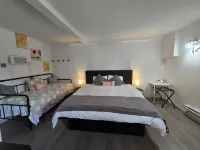 Shore Vista Lodge Hotels in Georgina