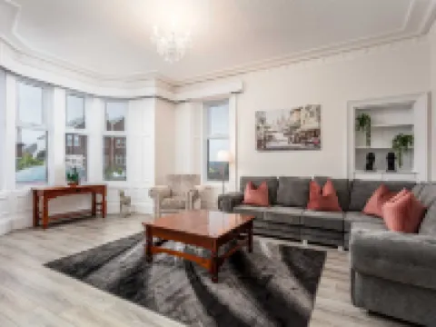 Cuthbert House - Donnini Apartments Hotels in Prestwick