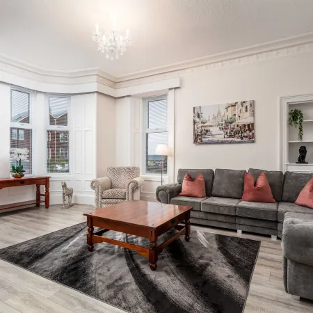 Cuthbert House - Donnini Apartments