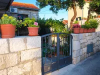Apartment Simi Hotels in Postira