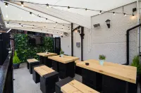 Fox Inn Hotels in Guisborough