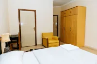3-Bed Home Sleeps 6 with Free Parking - Boutique