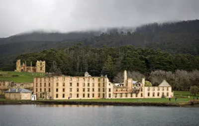 Alexanders of Richmond Hotels near Tasting House - Coal River Valley Wine Tours