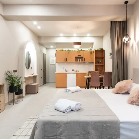 Bella Vacanza Studios - 450m from the Beach, by ZanteWize