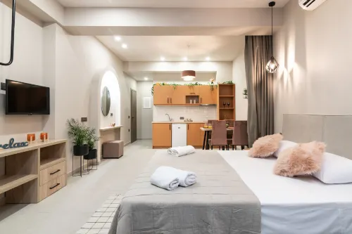 Bella Vacanza Studios - 450m from the Beach, by ZanteWize - Apartments