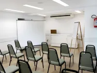 態度飯店 坦克雷多·内维斯附近的飯店
