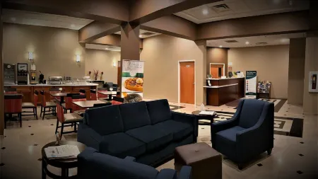 Quality Inn Hackettstown - Long Valley Отели в г. Budd Lake