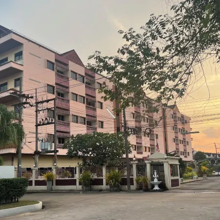 Muang Thong Family Suite Hatyai Отели рядом с достопримечательностью «Технический Колледж Хат Яй»