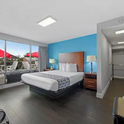 Alamar Resort Inn Отели рядом с достопримечательностью «Сэндбридж-Бич»