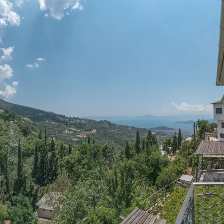 To Stefani Tis Makrinas