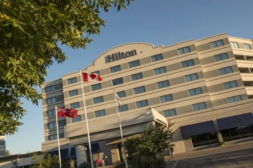 Hilton Winnipeg Airport Suites - bar