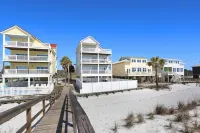 Five on the Beach by Pristine Property Vacation Rentals - プール