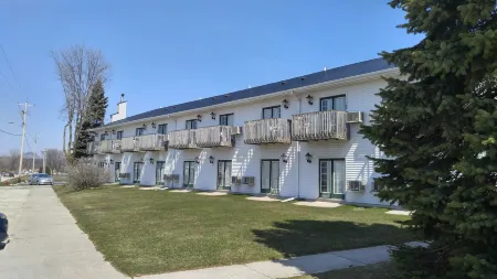 Harbor Lights Lodge Отели в г. Кевауни