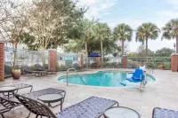 Comfort Inn & Suites Patriots Point - Pool
