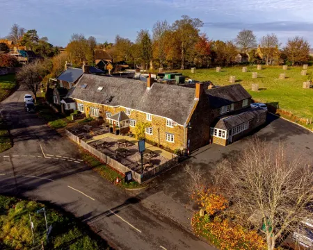 The Red Lion at Hellidon Hotels in Daventry