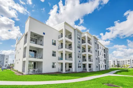 Cozy Condo Near Disney W/Pool View! Free Waterpark