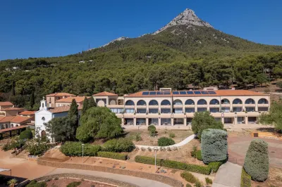 Domaine des Gueules Cassees Hotels in La Garde