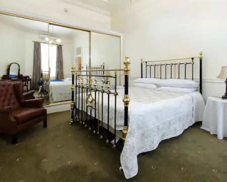 โรงแรมไครทีเรียน วอร์วิค โรงแรมในวอริก