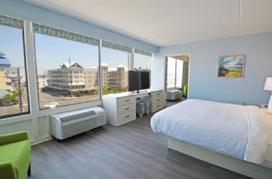 Fenwick Inn Hotels near Northside Park