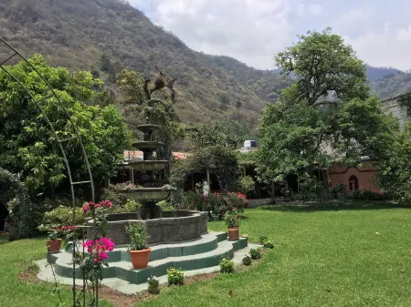 Grand Hotel Panajachel Отели рядом с достопримечательностью «Porta Hotel del Lago»