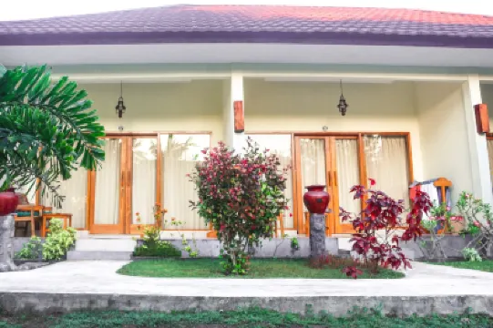 Salili Bungalow Hotels near Gili Island Diving Center