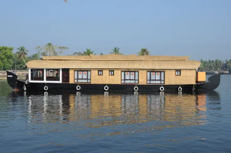 Cosy Houseboats Отели рядом с достопримечательностью «India Vacationz Houseboats Alappuzha»