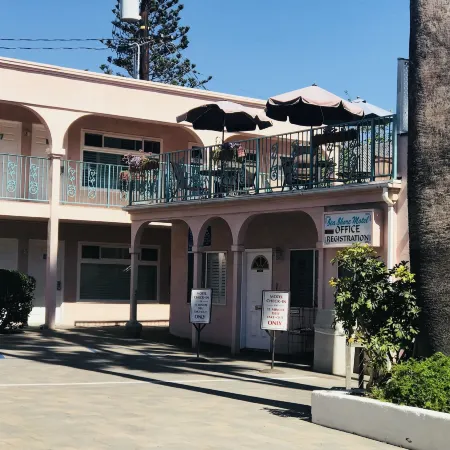 Sea Shore Motel Отели рядом с достопримечательностью «Mt. Olive Lutheran Church»